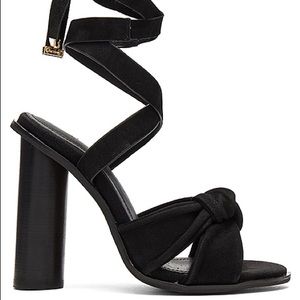 Like new! 2019 Alias Mae Africa Sandal in Size 37.